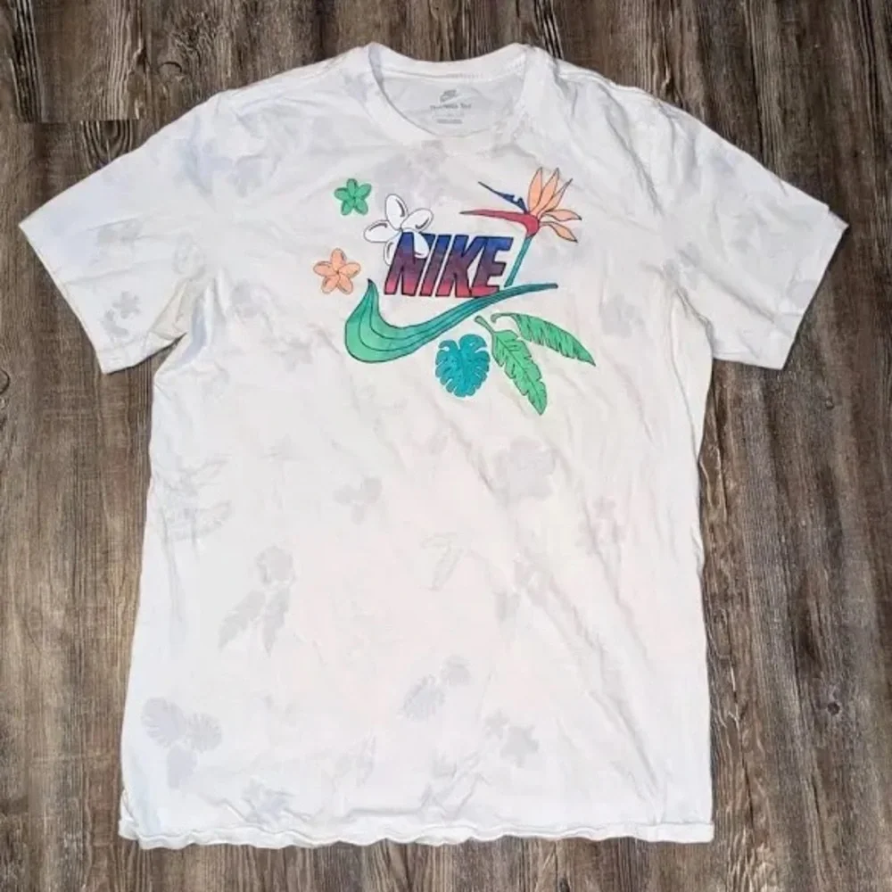 Nike The Nike Tee Paradise Plant T-shirt Size Medium